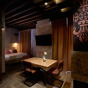 Studio met een King Size Bed
